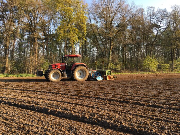 Jack van Birgelen tractor loonwerk ploegen